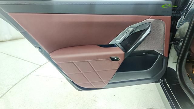 Used 2025 BMW i7 eDrive50 w/ M Sport Package RWD image 32