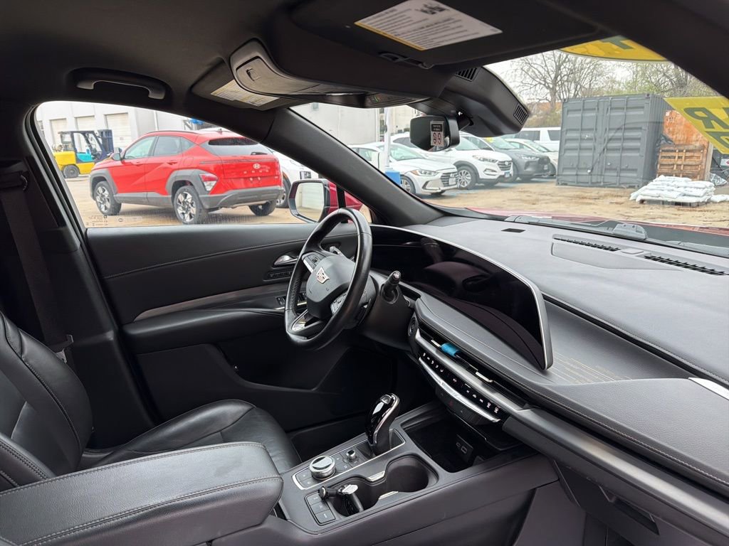 Used 2024 Cadillac XT4 Premium Luxury image 13