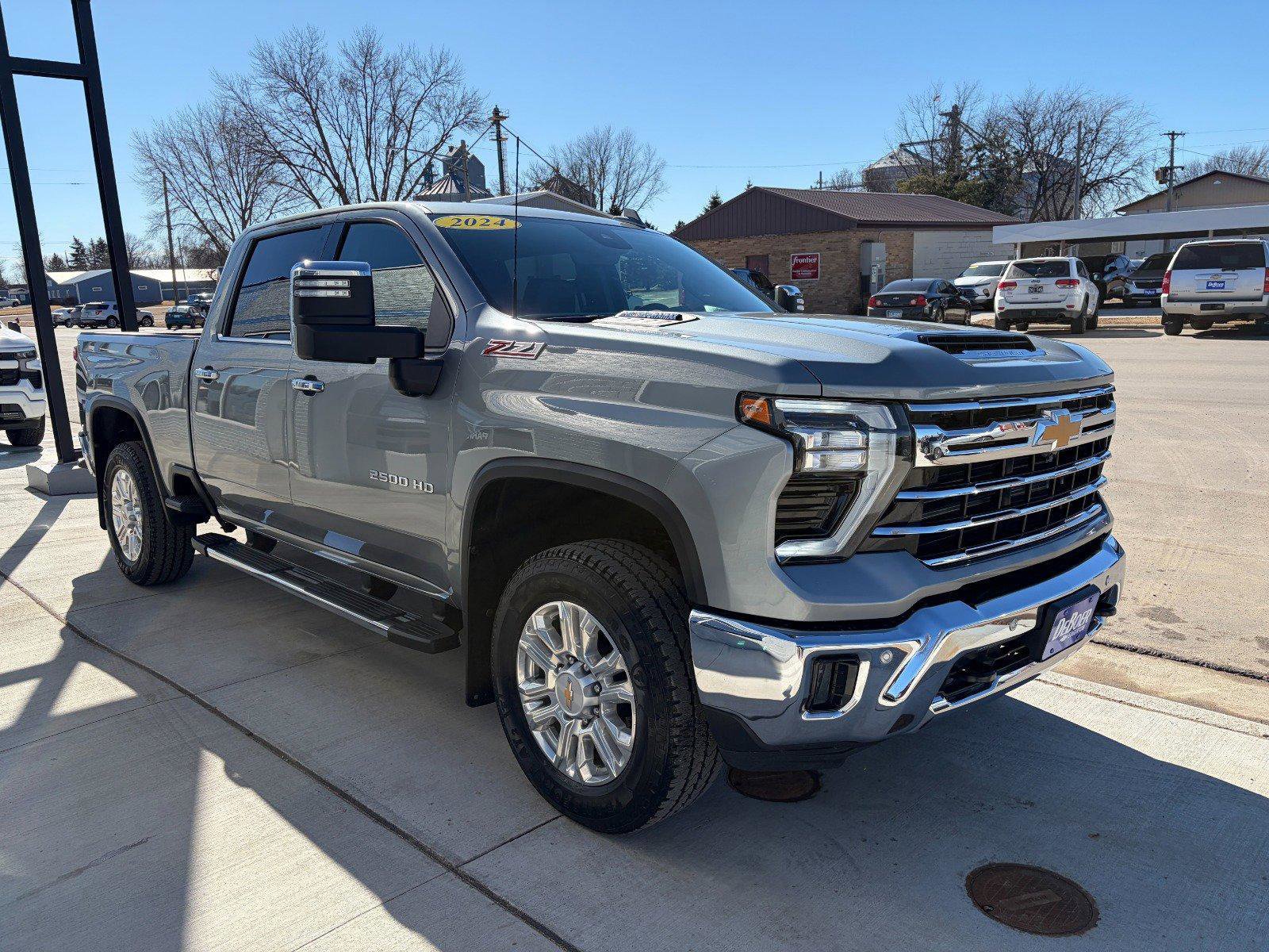 Used 2024 Chevrolet Silverado 2500 LTZ w/ LTZ Plus Package image 6