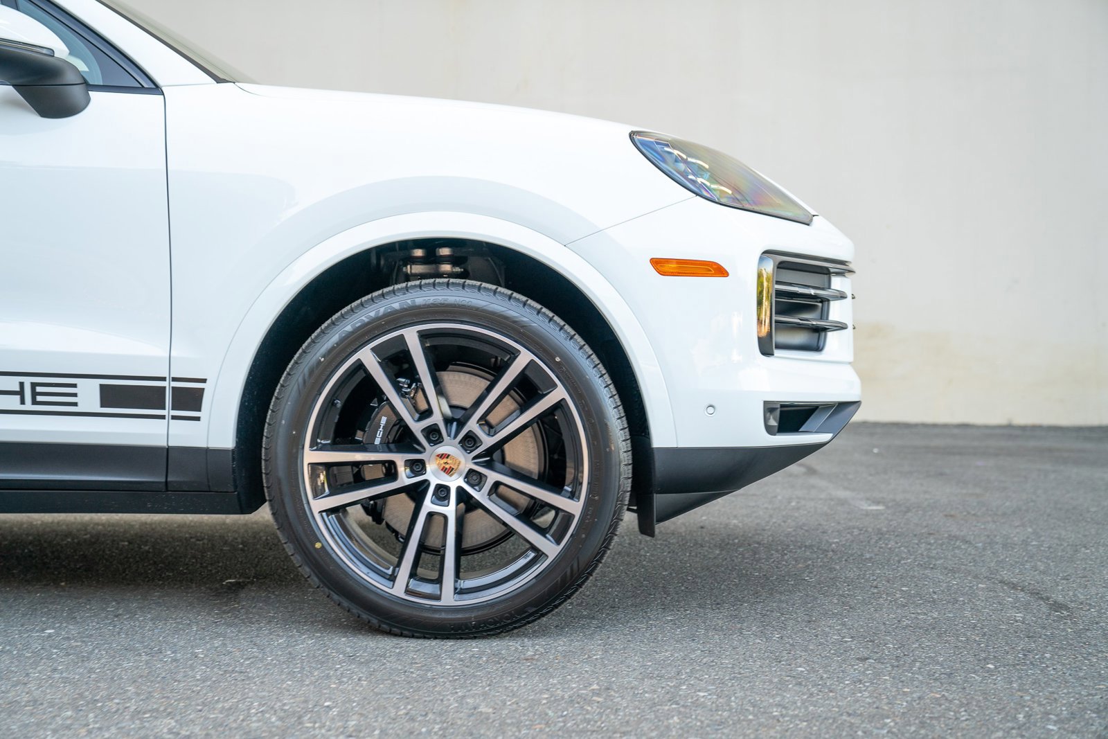 Certified 2025 Porsche Cayenne Coupe AWD/4WD image 9