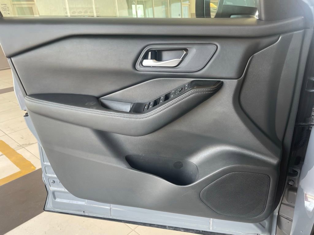 Used 2026 Nissan Rogue SV FWD image 9