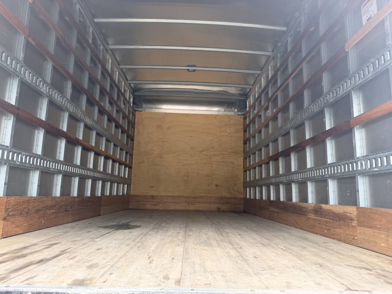 Used 2024 Isuzu NPR RWD image 19