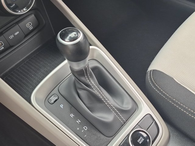 Used 2025 Hyundai Venue SEL FWD image 19