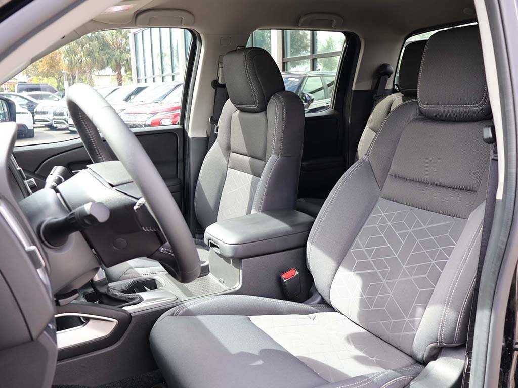 Used 2025 Nissan Frontier SV w/ SV Convenience Package image 29