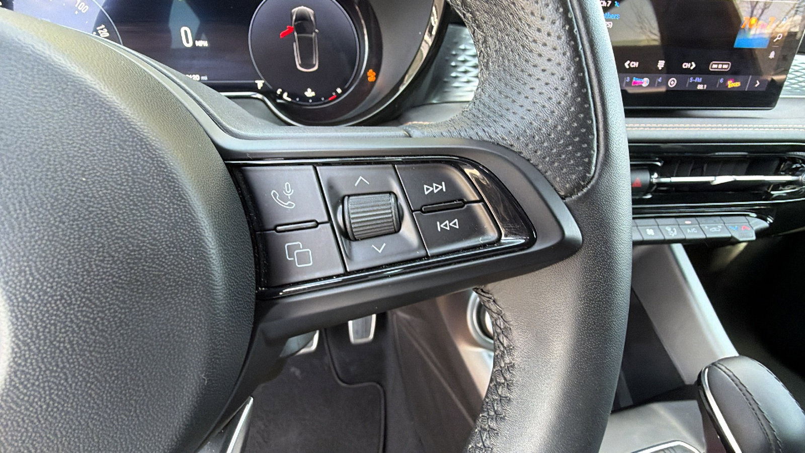 Used 2025 Alfa Romeo Tonale image 26