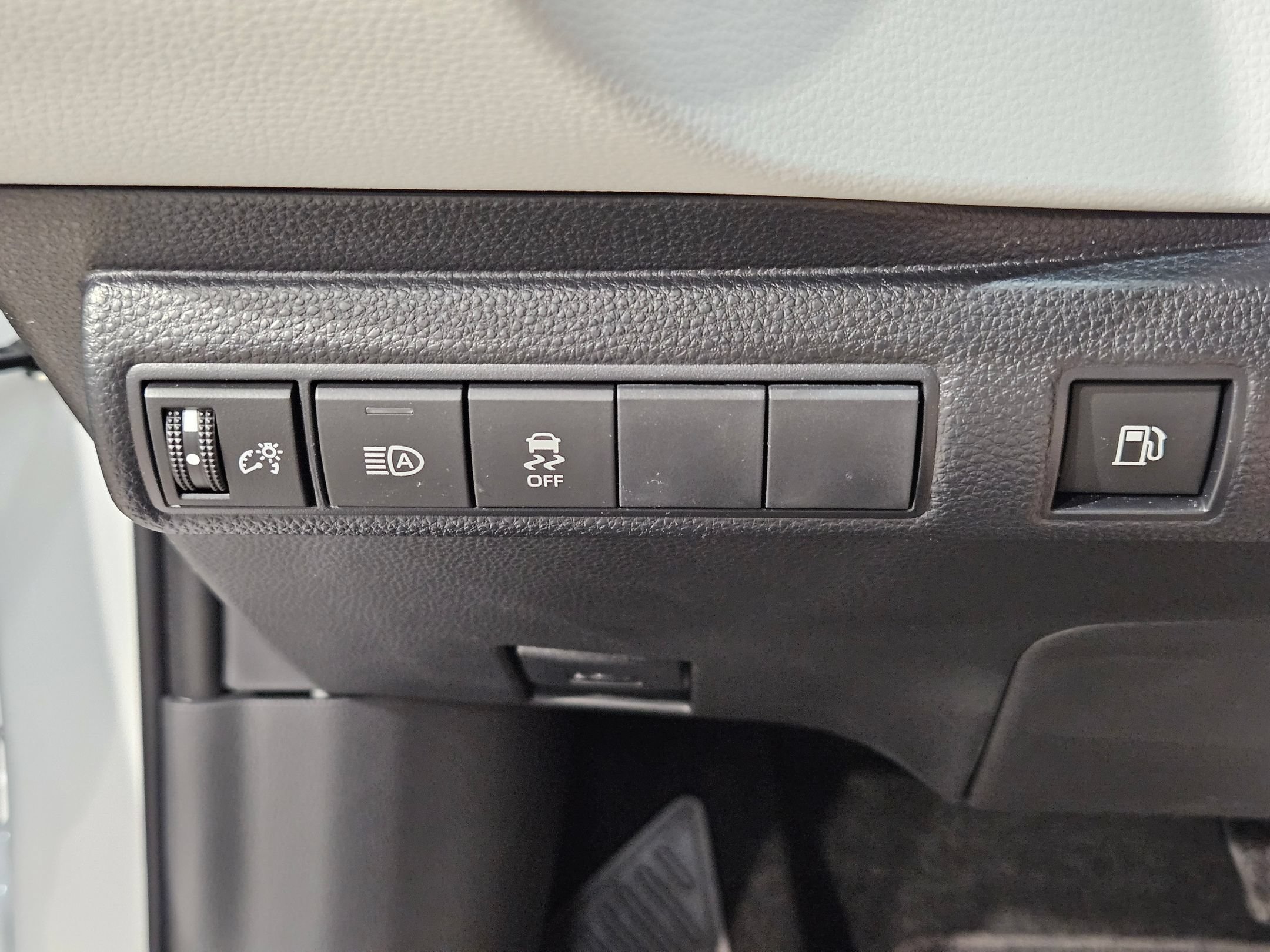 New 2026 Toyota Corolla SE FWD image 13
