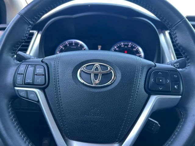 Used 2016 Toyota Highlander XLE AWD/4WD image 19