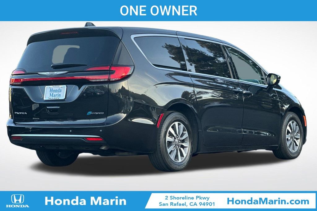 Used 2024 Chrysler Pacifica Select image 6