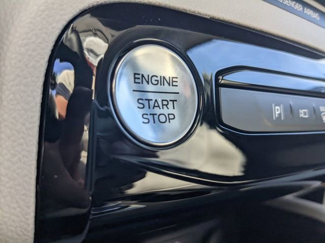 New 2025 Ford Escape SE w/ PHEV Premium Package FWD image 13