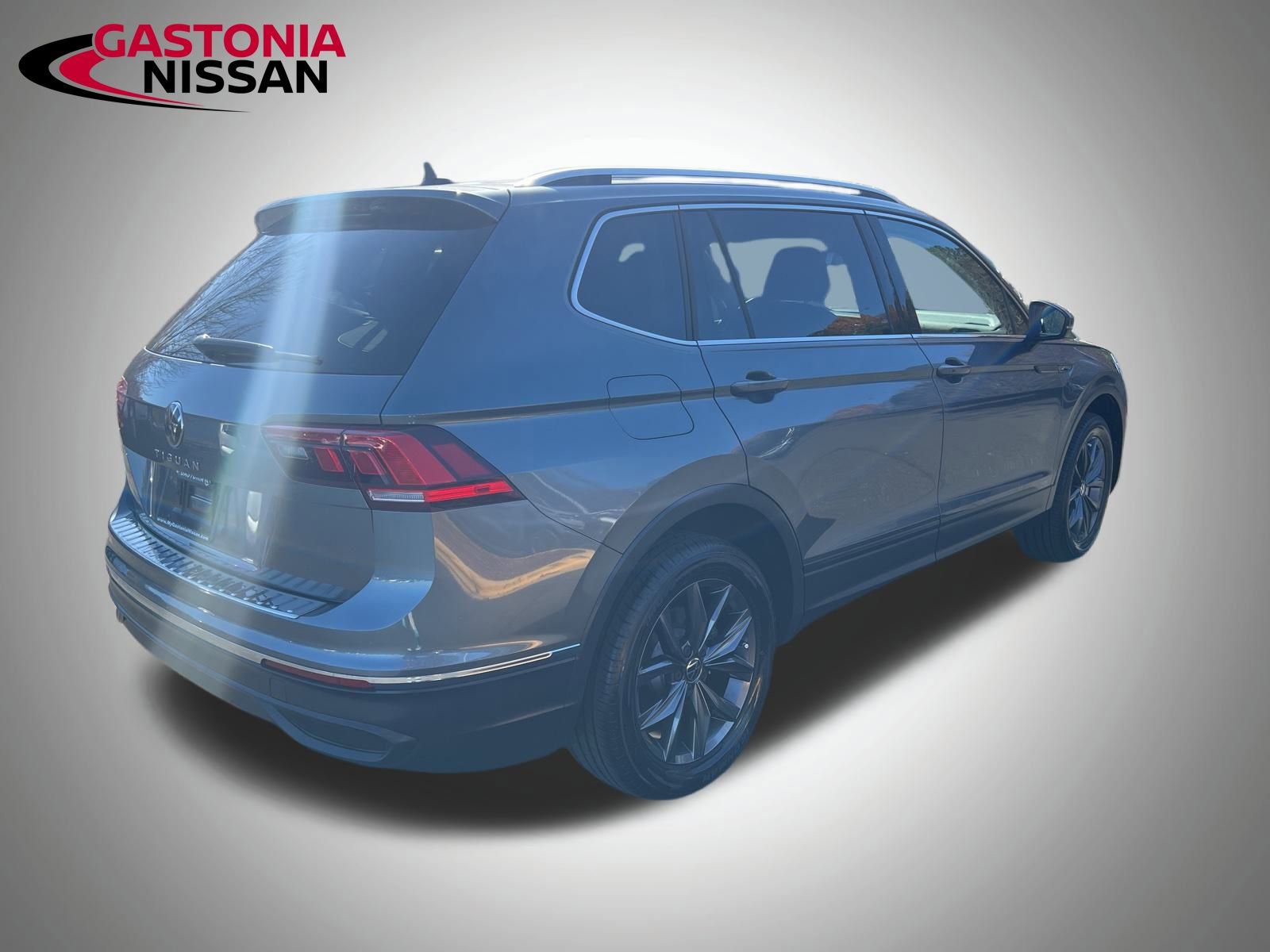 Used 2023 Volkswagen Tiguan SE image 17