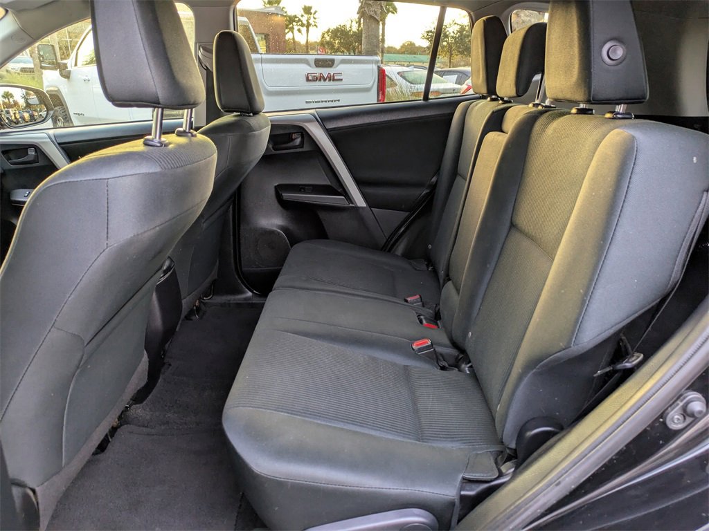 Used 2018 Toyota RAV4 LE image 15