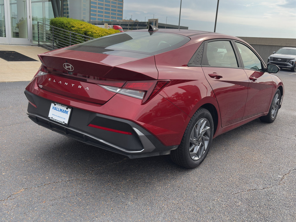 Used 2024 Hyundai Elantra SEL FWD image 5