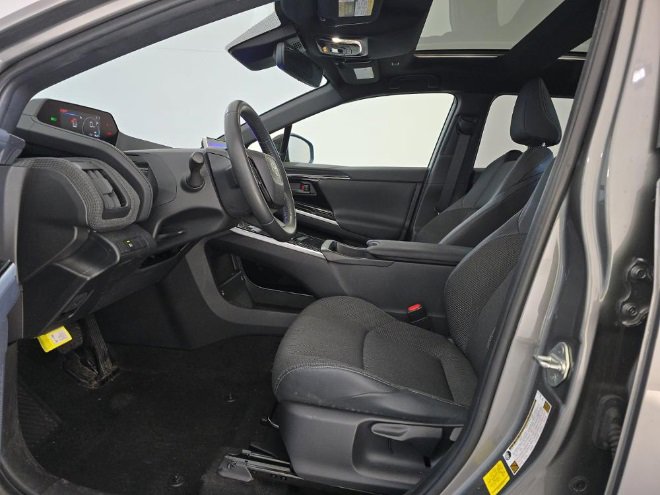 Used 2023 Toyota bZ4X XLE w/ Weather Package image 7