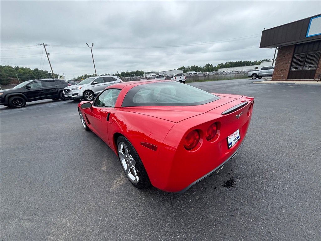 Used 2007 Chevrolet Corvette Coupe w/ Preferred Equipment Group RWD image 4