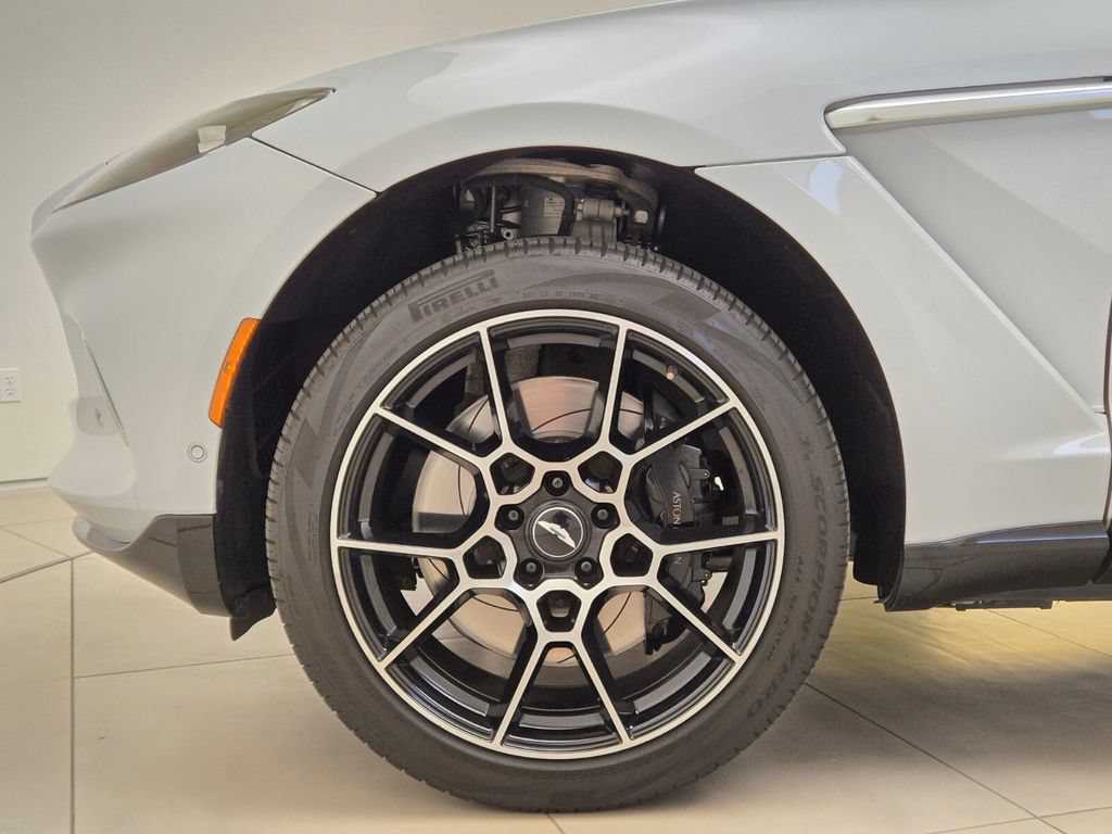 Used 2022 Aston Martin DBX AWD/4WD image 13