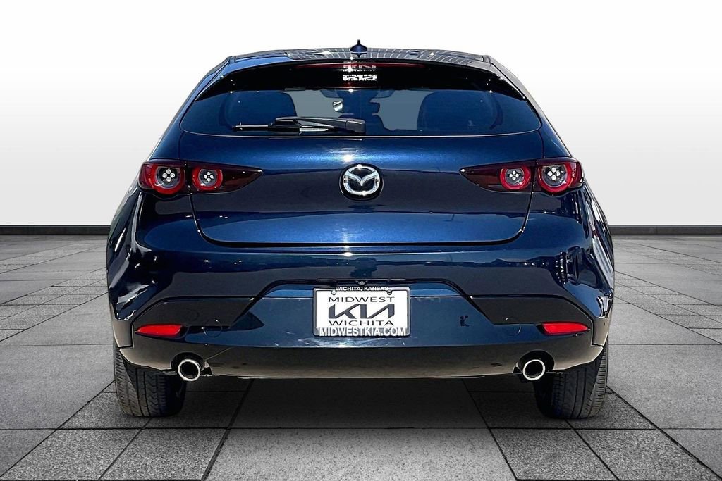 Used 2019 MAZDA MAZDA3 Hatchback w/ Preferred Package FWD image 4