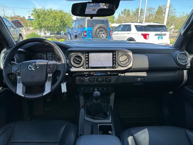 Used 2021 Toyota Tacoma TRD Sport w/ TRD Premium Sport Package AWD/4WD image 17