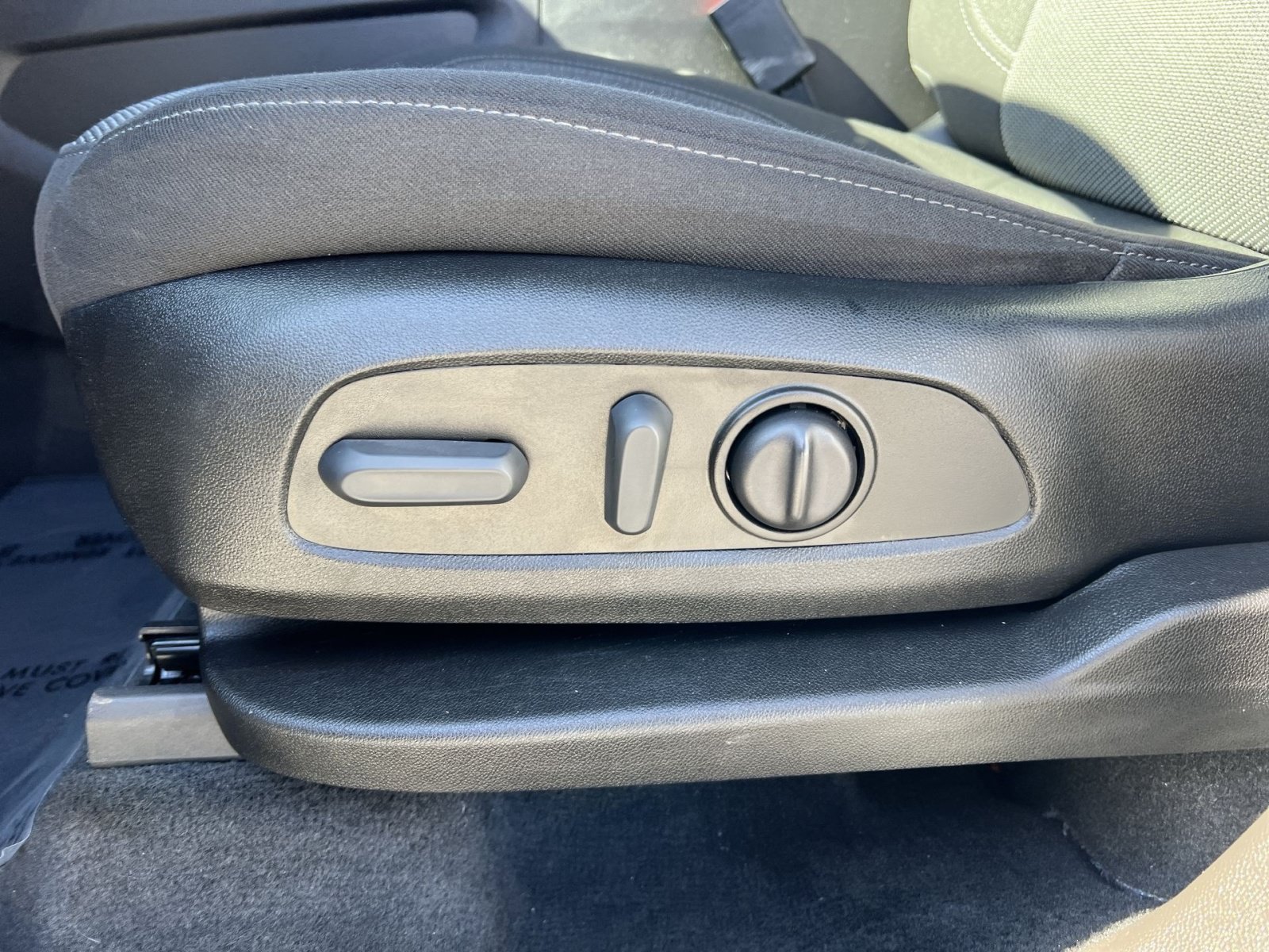 Used 2023 Chevrolet Traverse LT FWD image 14