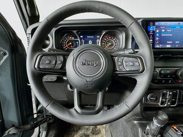 Used 2025 Jeep Gladiator Sport AWD/4WD image 11