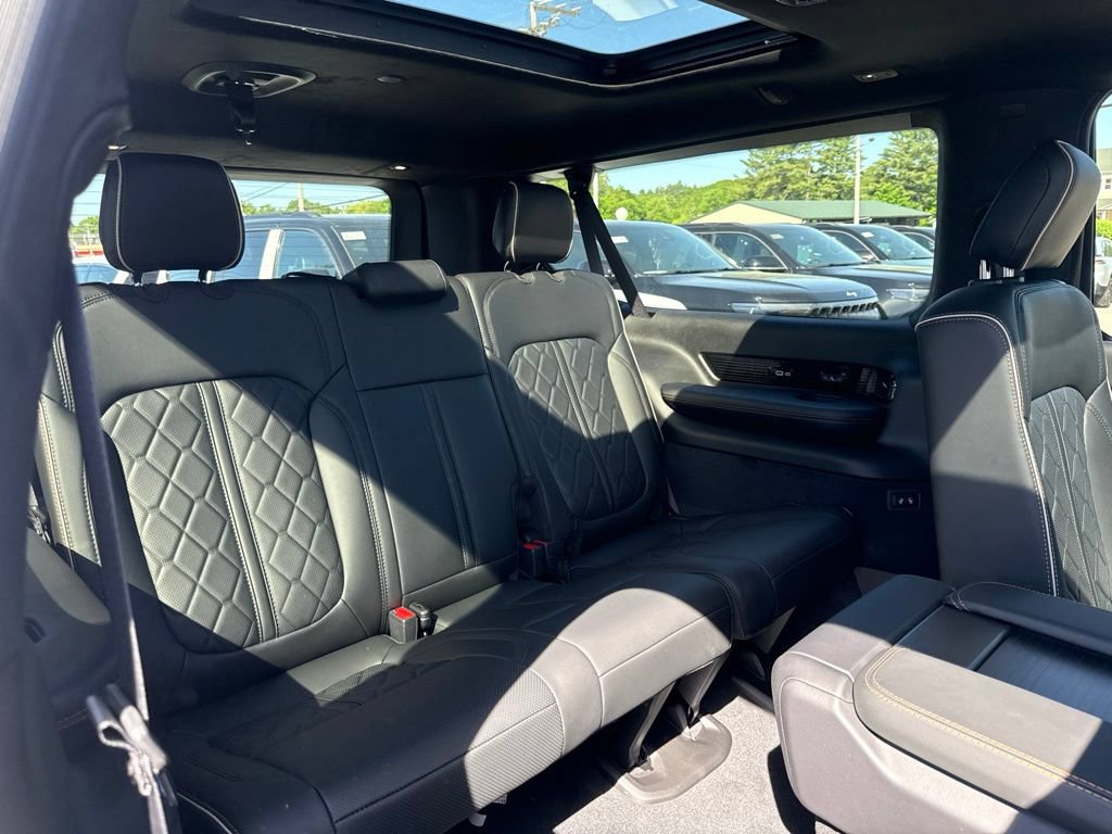 New 2026 Jeep Grand Wagoneer L Summit AWD/4WD image 31