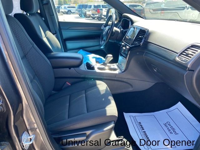 Used 2019 Jeep Grand Cherokee Laredo w/ Security & Convenience Group AWD/4WD image 32