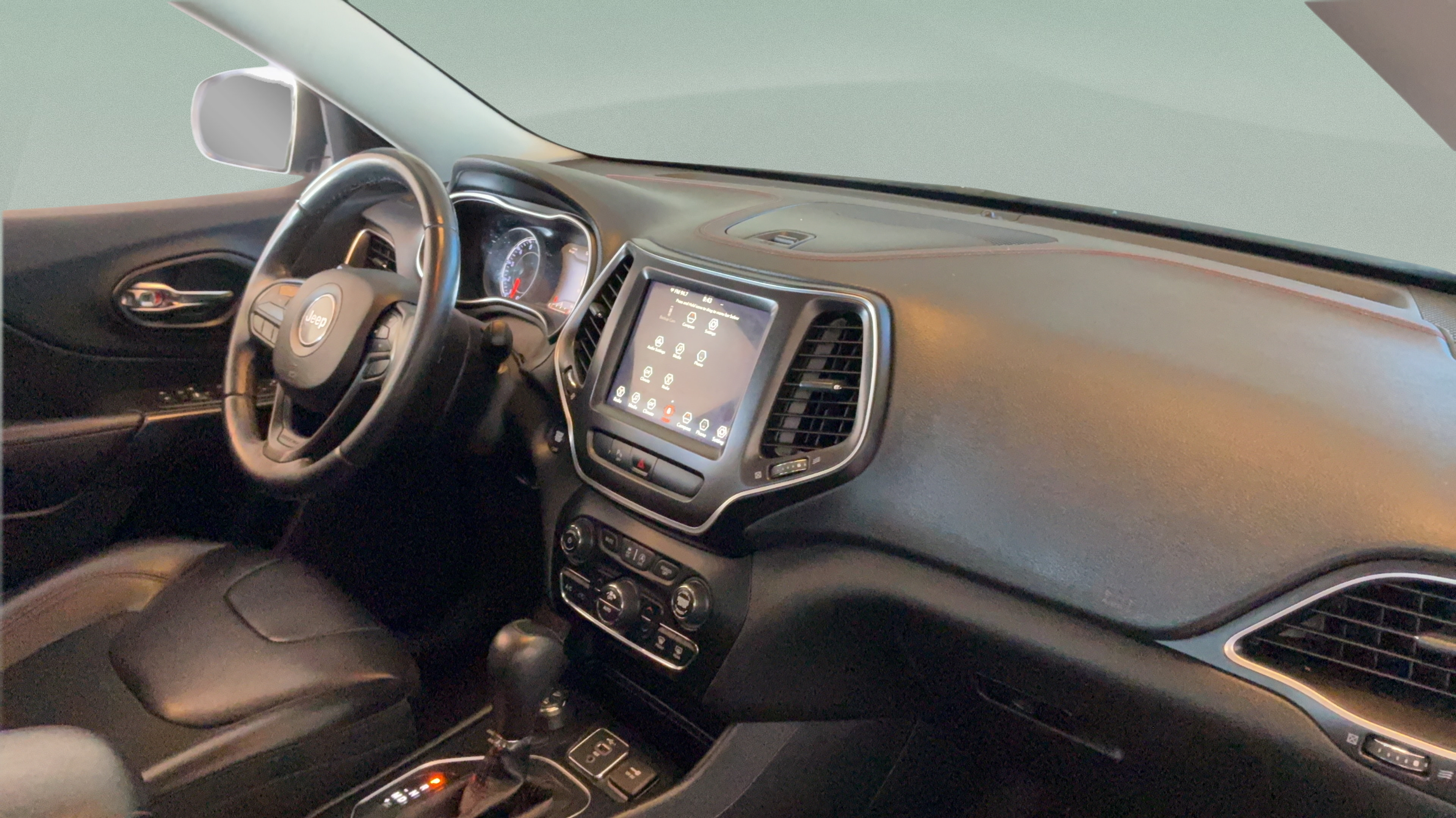 Used 2019 Jeep Cherokee Trailhawk AWD/4WD image 38
