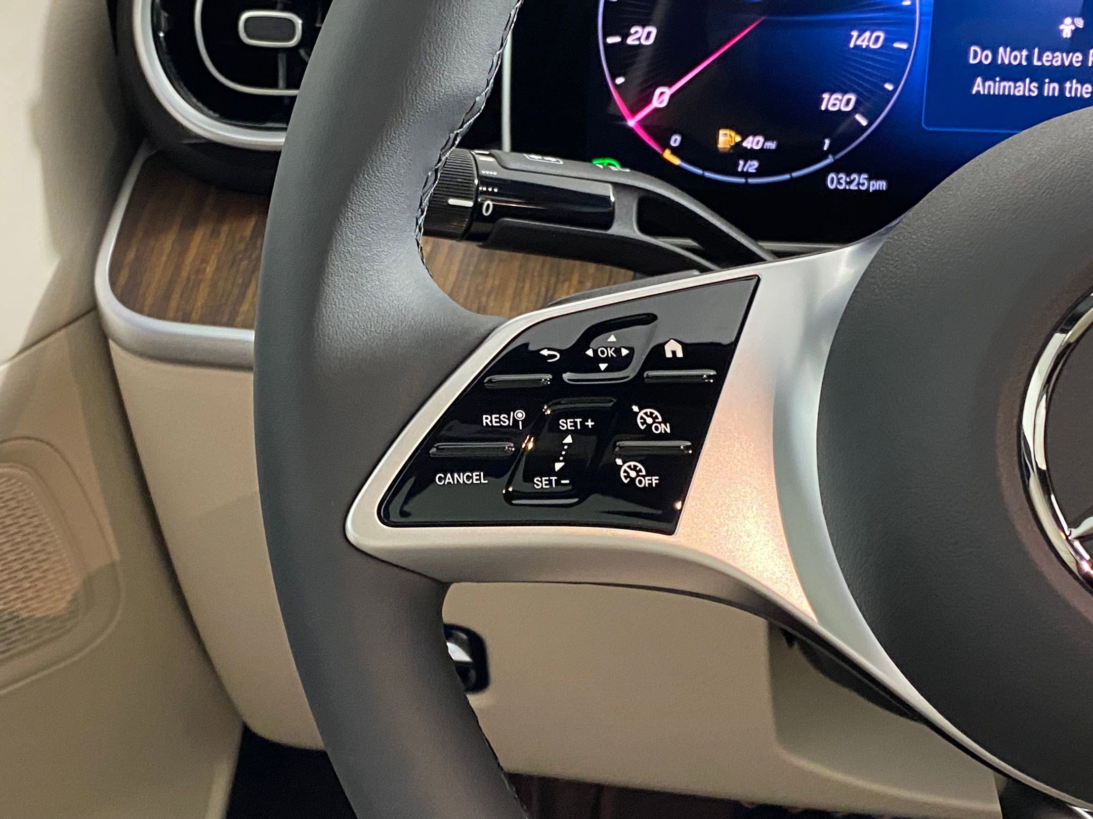 Used 2025 Mercedes-Benz C 300 4MATIC Sedan image 17