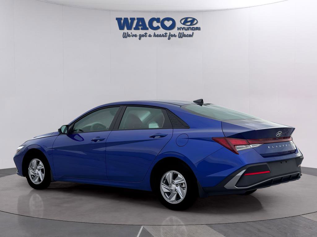 Used 2026 Hyundai Elantra SE w/ Cargo Package image 4