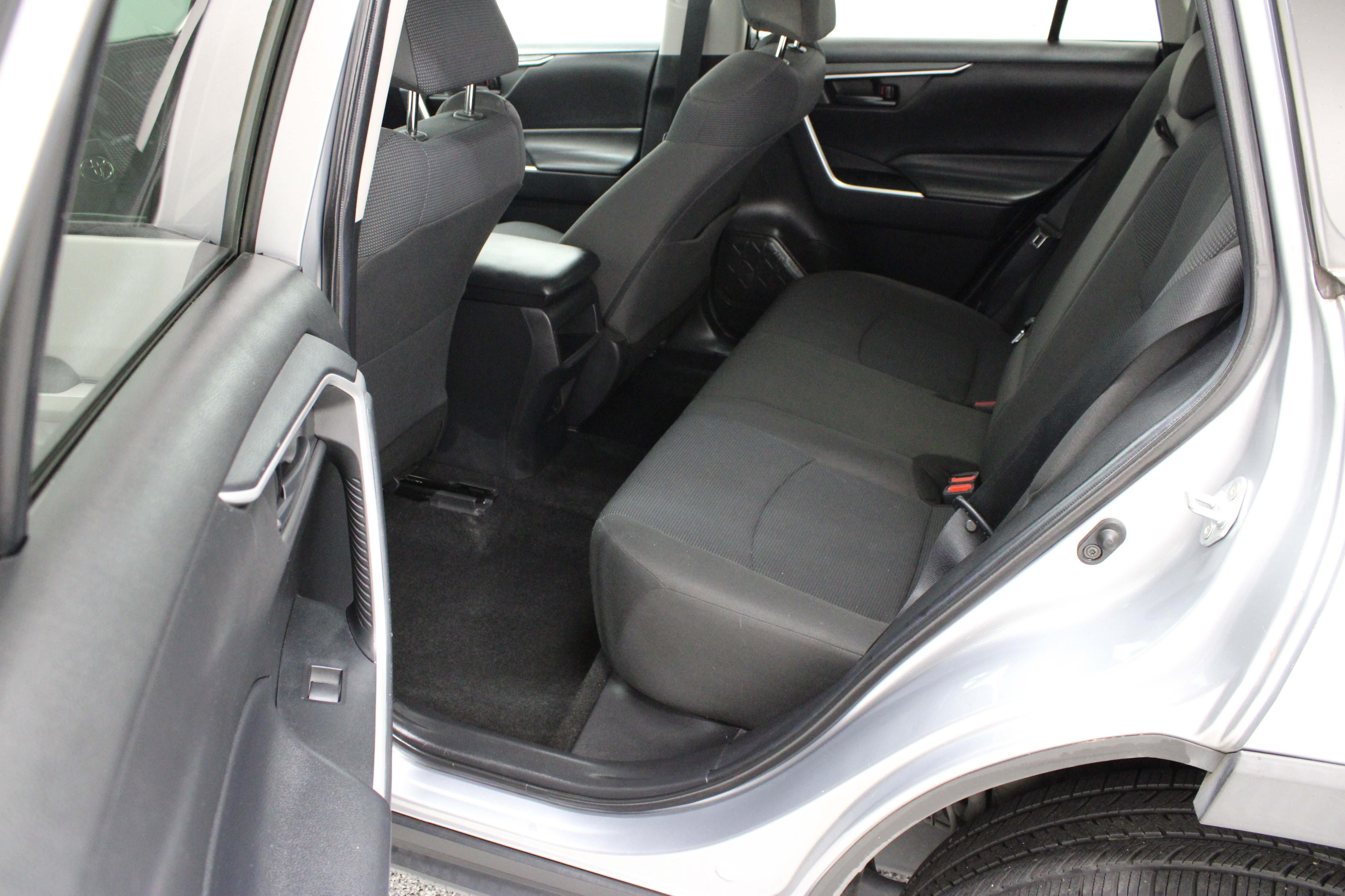 Used 2021 Toyota RAV4 LE FWD image 24