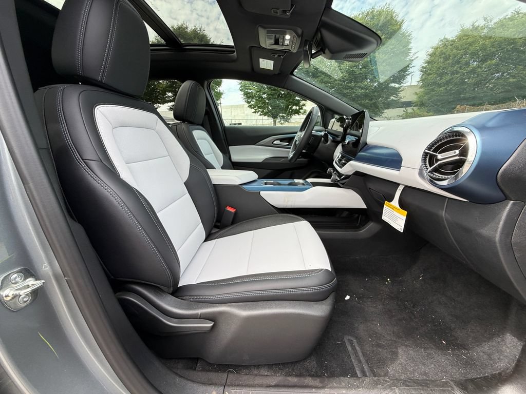 New 2026 Chevrolet Equinox EV LT FWD image 27