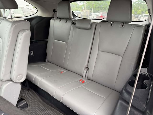 Used 2021 Toyota Highlander XLE AWD/4WD image 14