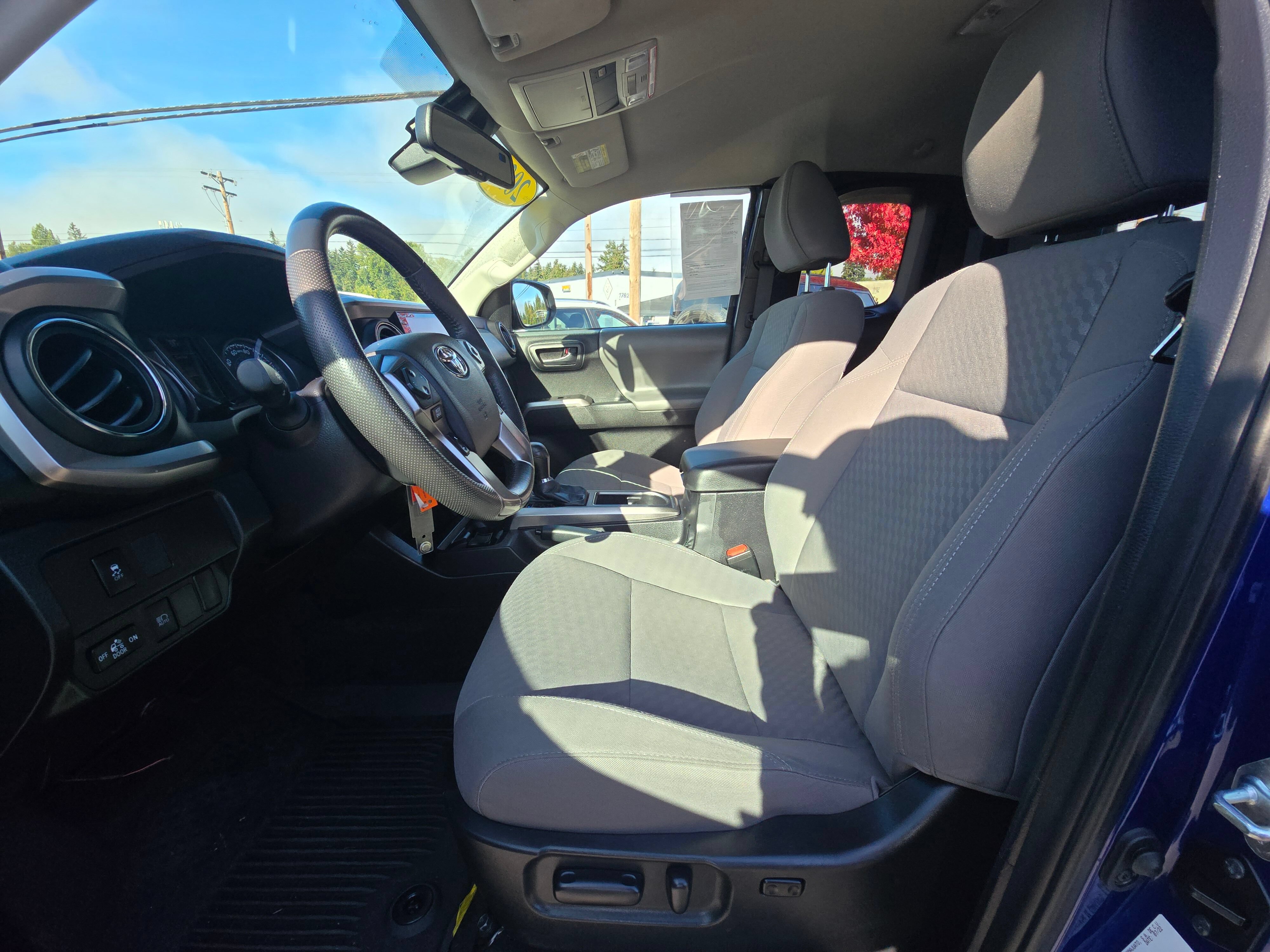 Used 2022 Toyota Tacoma SR5 w/ Black Out Package (TMS) AWD/4WD image 19