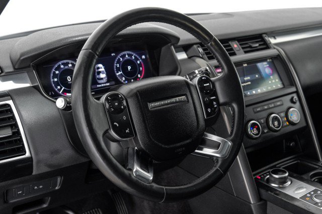 Used 2020 Land Rover Discovery Landmark AWD/4WD image 15