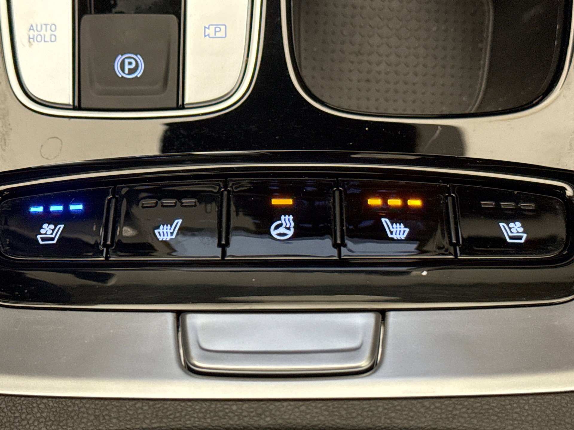 Used 2024 Hyundai Santa Cruz Limited image 22