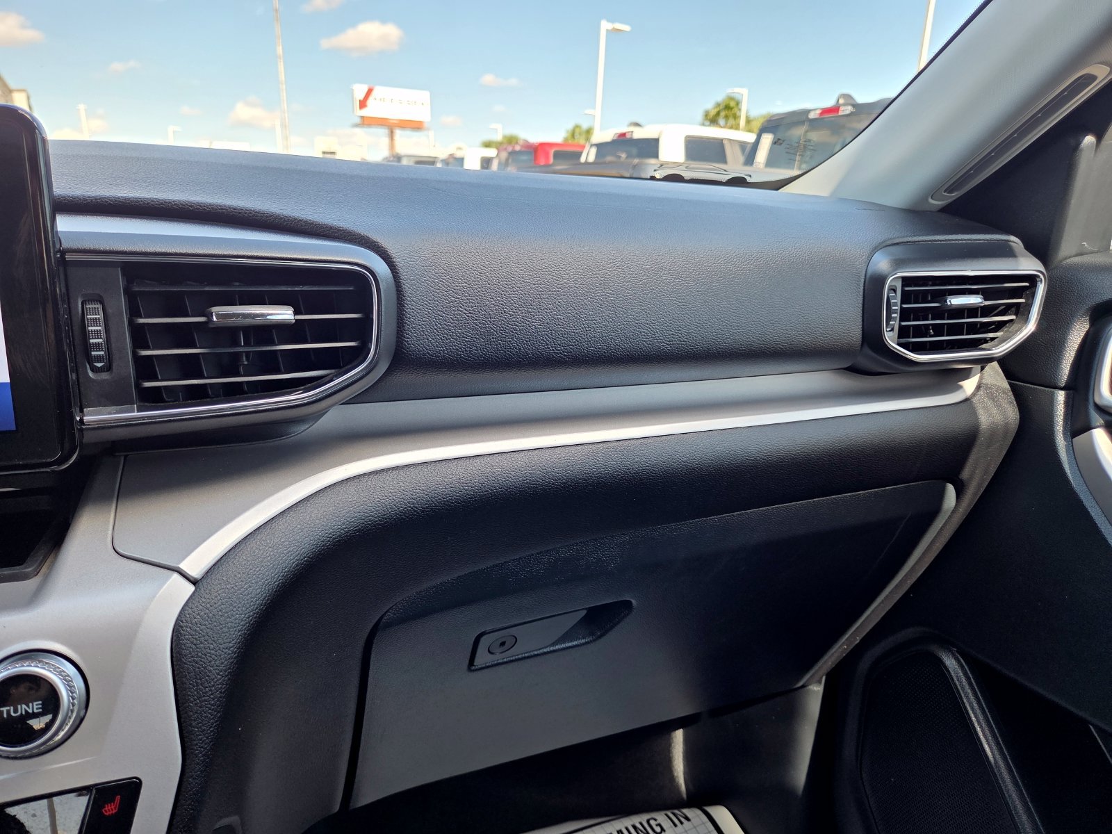 Used 2023 Ford Explorer XLT w/ Equipment Group 202A RWD image 35