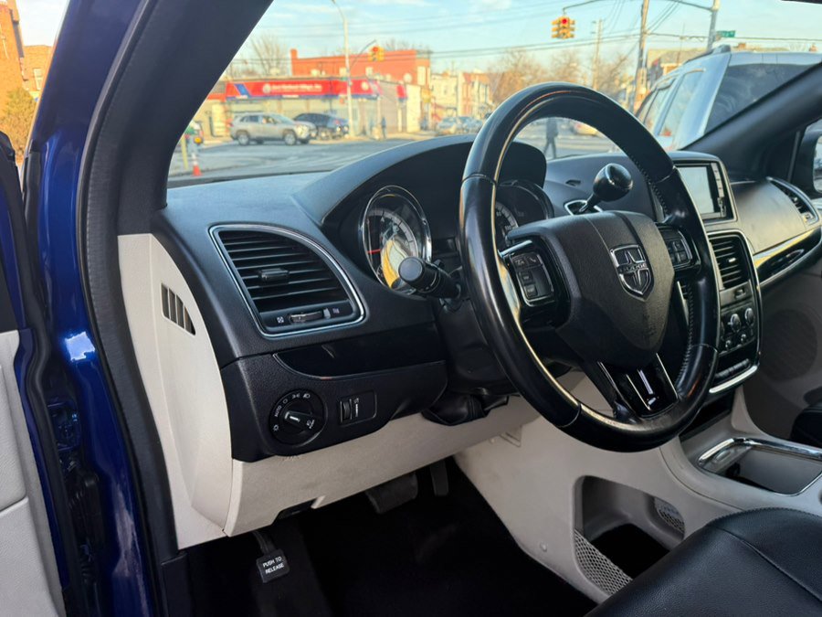 Used 2020 Dodge Grand Caravan SXT image 13