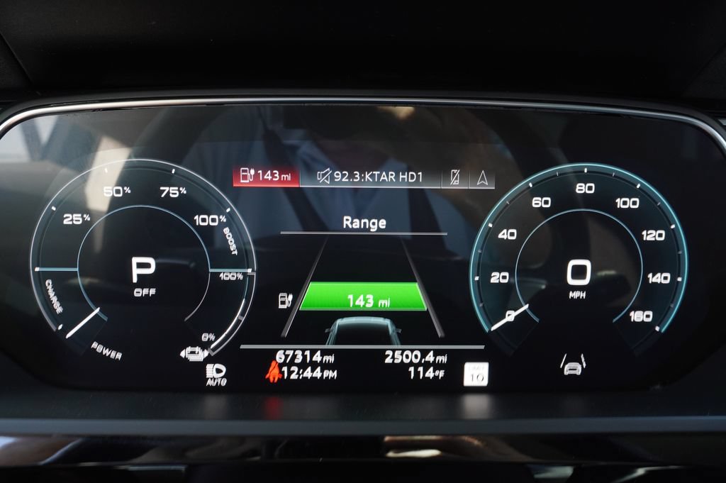 Used 2022 Audi e-tron Premium Plus w/ Premium Plus Package AWD/4WD image 21