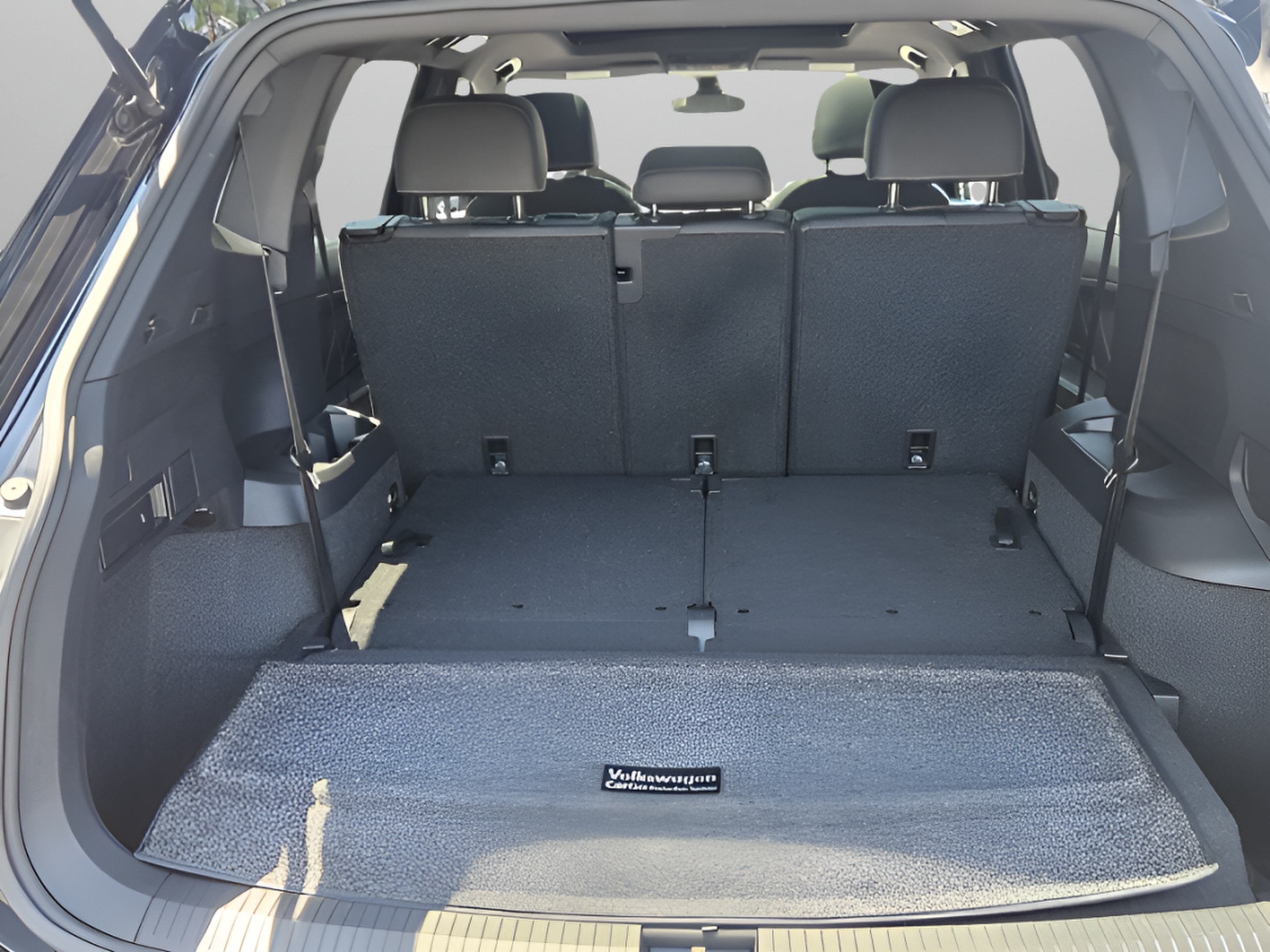 Certified 2023 Volkswagen Tiguan SE R-Line FWD image 25
