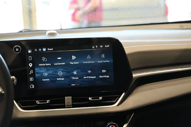 New 2027 Chevrolet Equinox LT w/ Convenience Package II FWD image 14