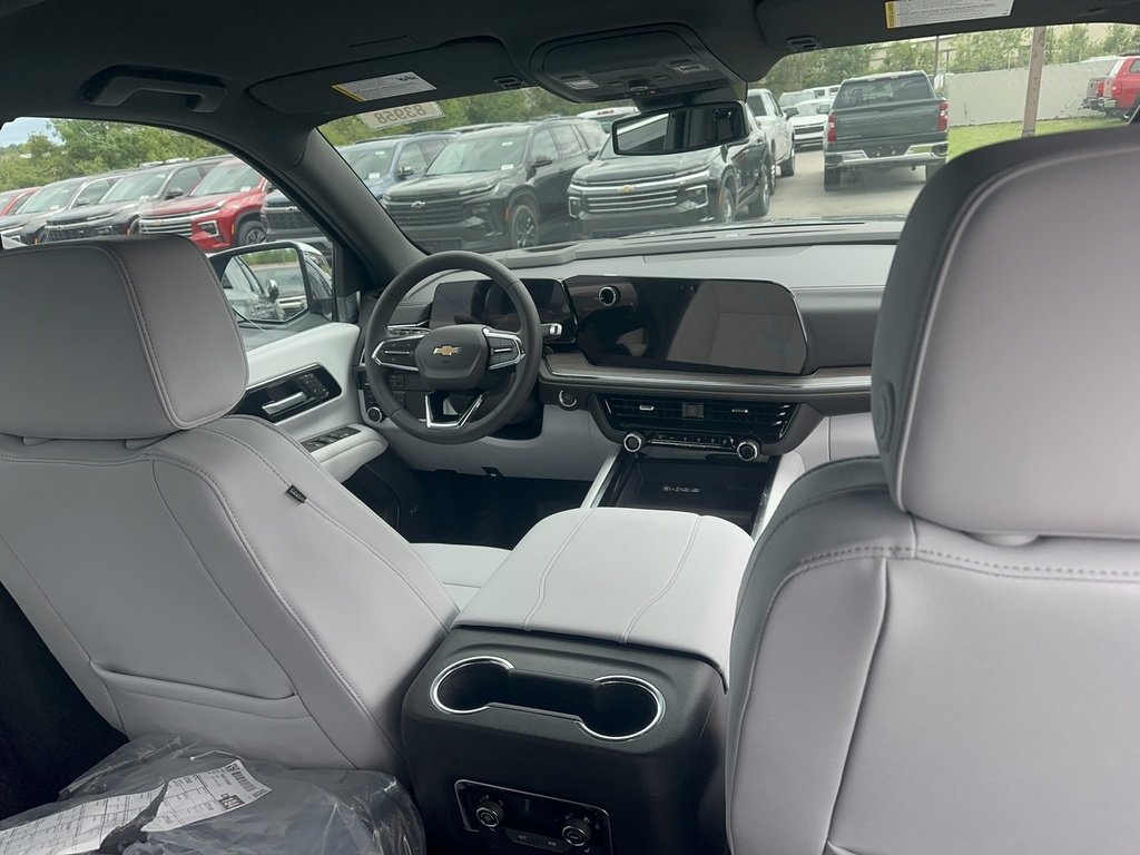 New 2025 Chevrolet Suburban Premier image 9