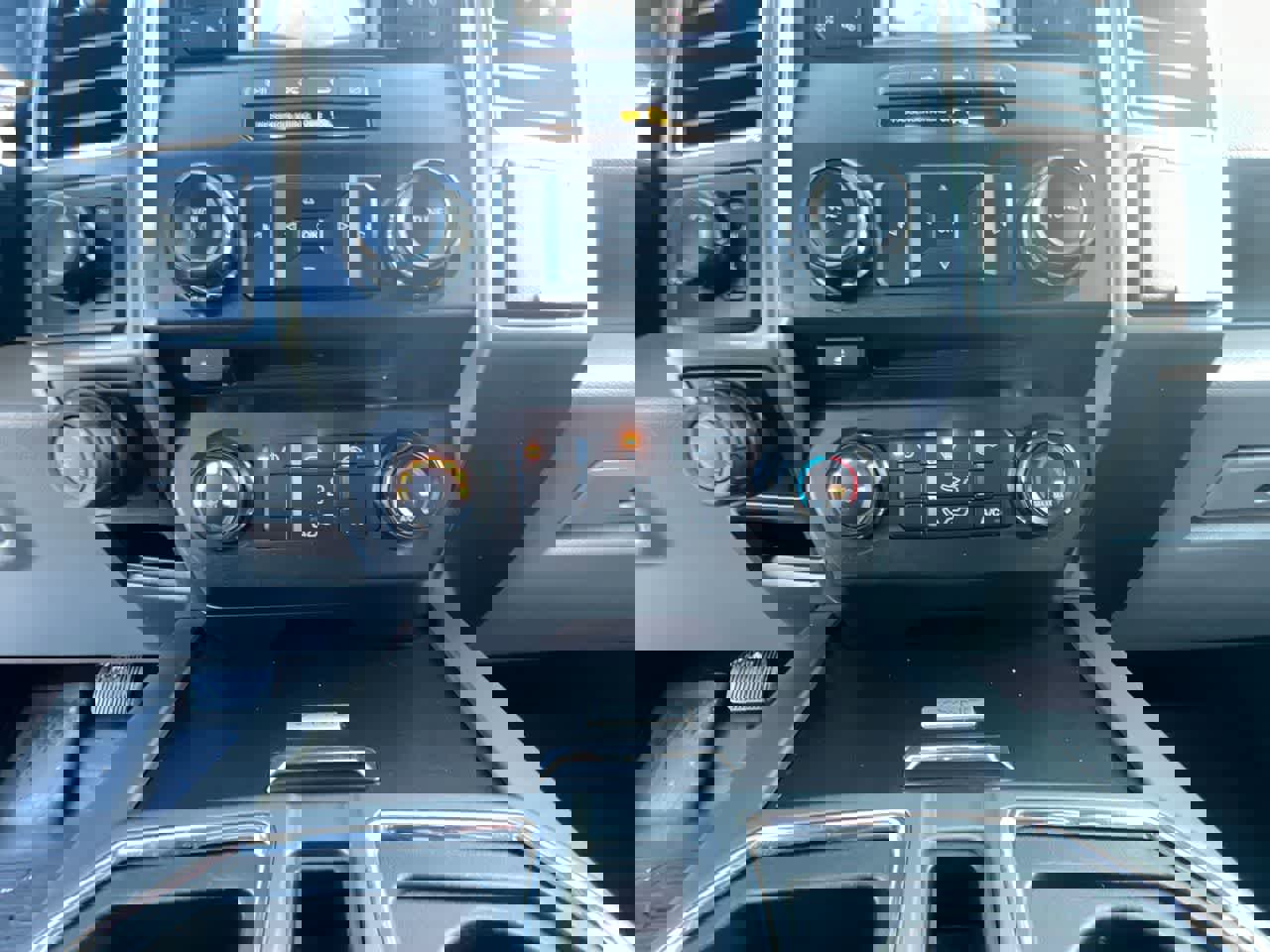 Used 2018 Ford F150 XLT w/ Trailer Tow Package image 19