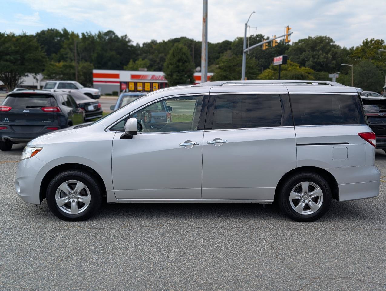 Used 2017 Nissan Quest SV FWD image 2
