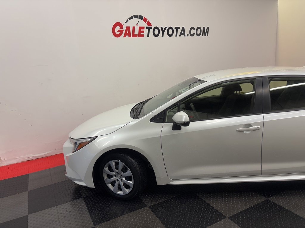 Used 2023 Toyota Corolla LE image 5