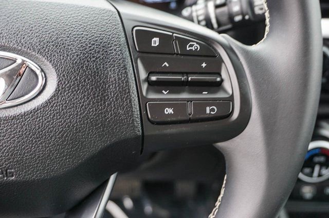 Used 2025 Hyundai Venue Limited image 15