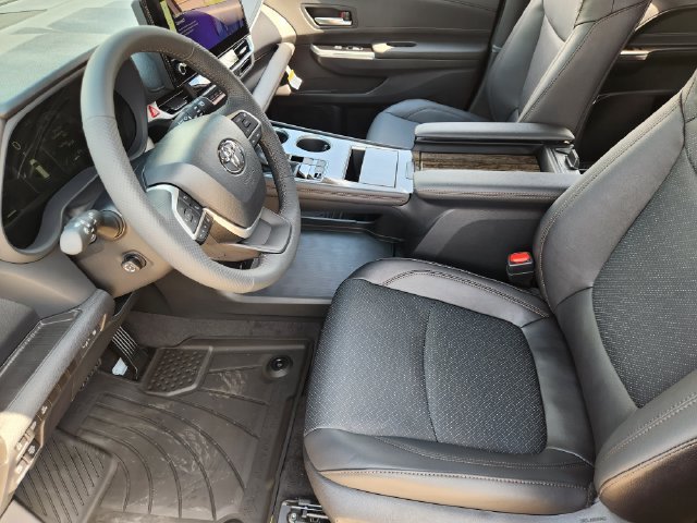 New 2026 Toyota Sienna Limited FWD image 9