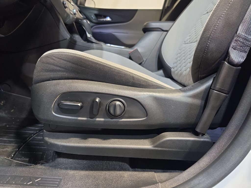 Used 2020 Chevrolet Equinox LS w/ LPO, Roadside Safety Package AWD/4WD image 14
