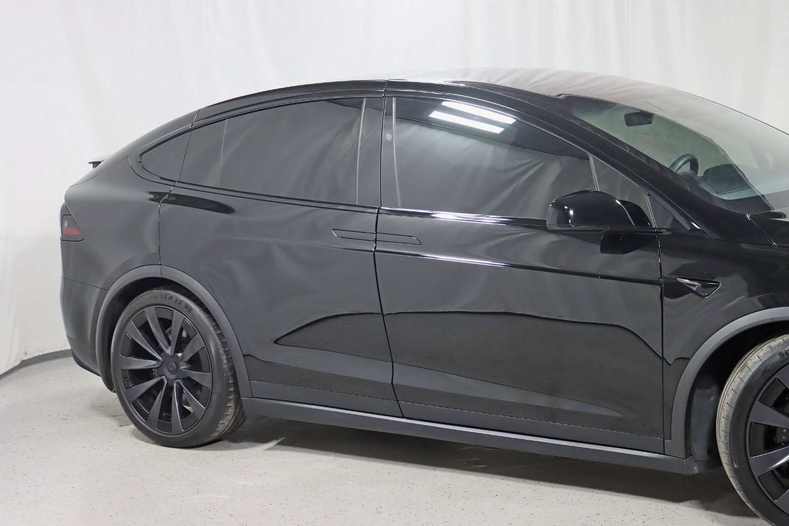 Used 2022 Tesla Model X Plaid image 3