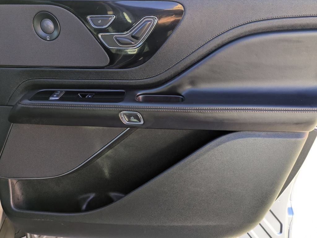 Used 2024 Lincoln Aviator Reserve AWD/4WD image 35