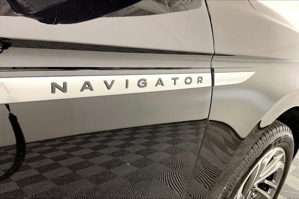Used 2025 Lincoln Navigator Reserve AWD/4WD image 42