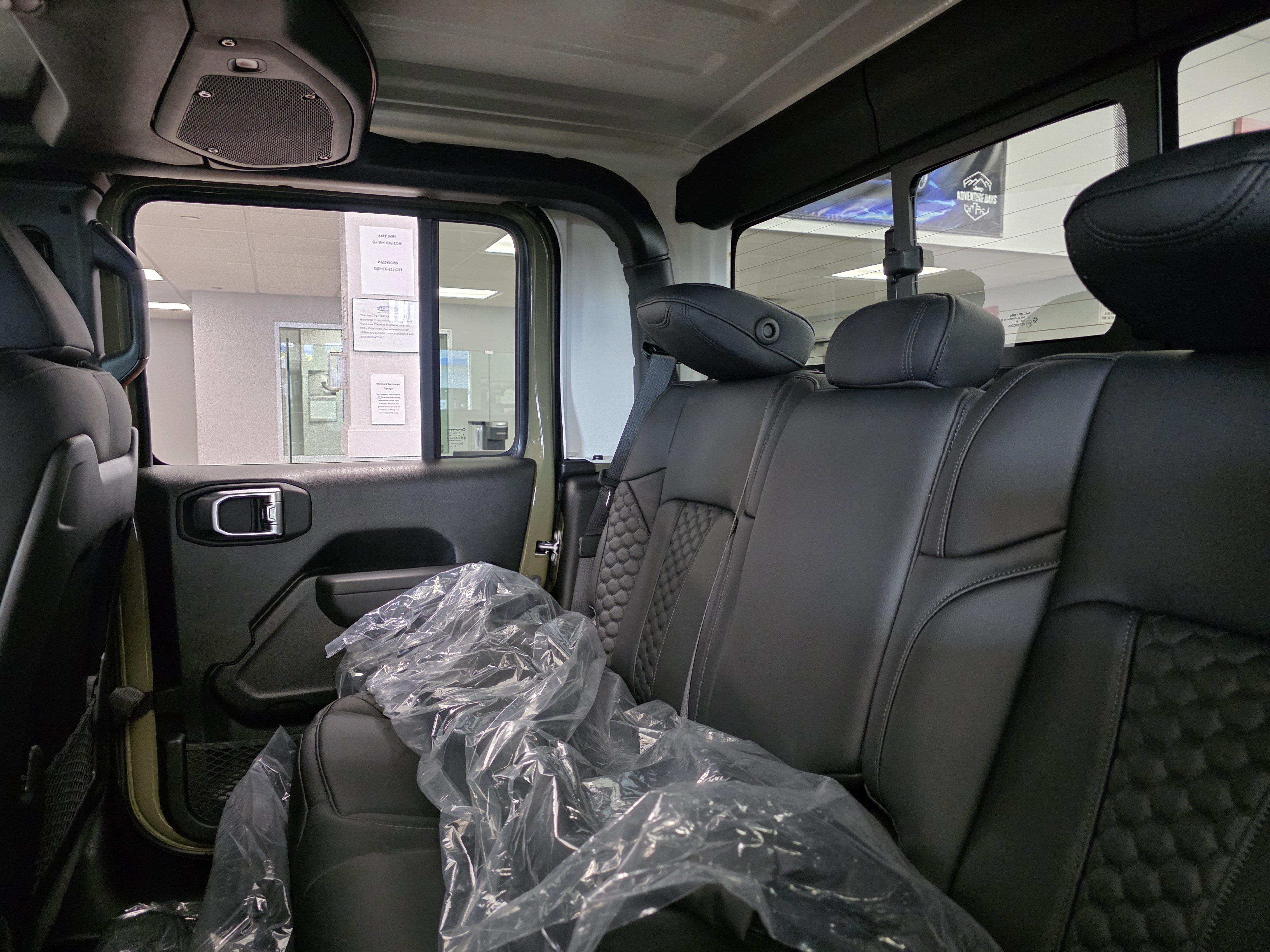 New 2026 Jeep Gladiator Rubicon w/ Technology Group AWD/4WD image 9